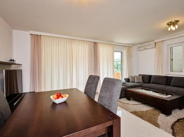 Apartments Villa Slavica Ичичи Экстерьер фото